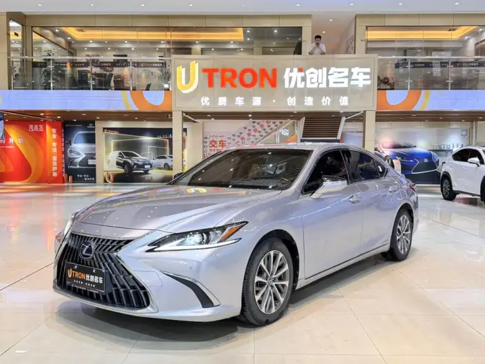 Lexus ES 2021 Model 300h Superior Edition