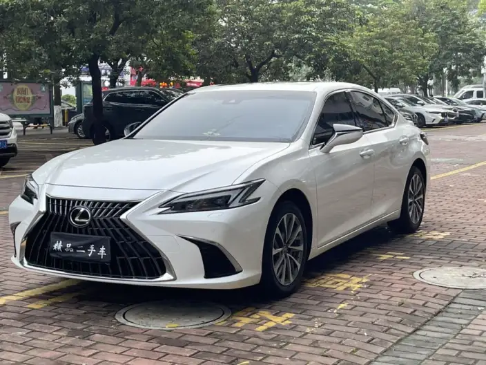 Lexus ES 2025 Model 200 Premium