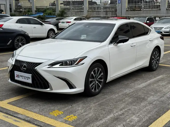 Lexus ES 2022 Model 200 Superior Edition