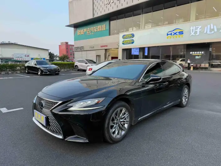 Lexus LS 2020 Model 500h Deluxe Edition China VI