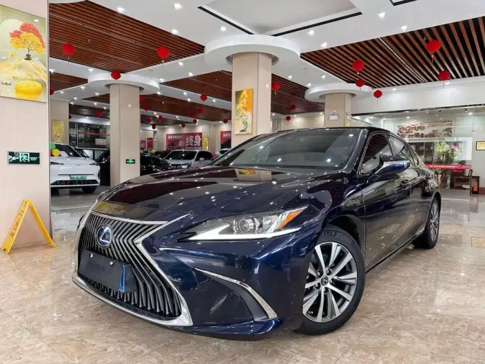 Lexus ES 2020 Model 300h Superior Edition China VI