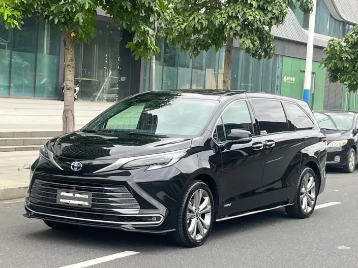Toyota Sienna 2023 Model Hybrid 2.5L Premium Edition