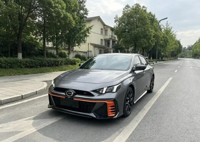 Emzoom 2022 Model 270T J16 R-Style Track Edition