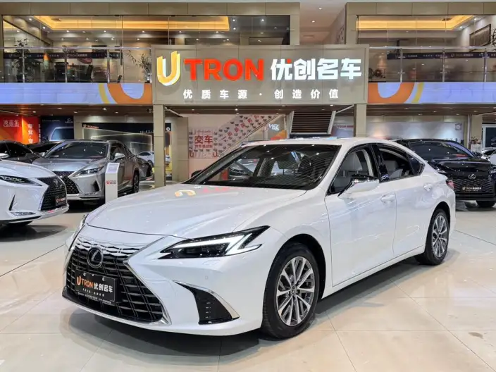 Lexus ES 2025 Model 200 Premium