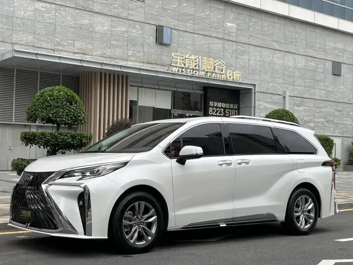 Toyota Sienna 2021 Model 2.5L Hybrid Platinum edition
