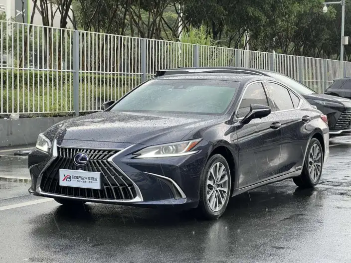 Lexus ES 2021 Model 300h Superior Edition