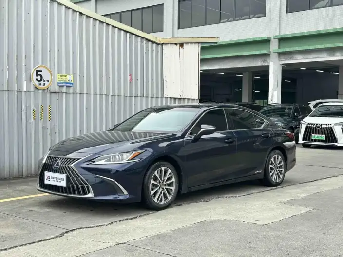 Lexus ES 2021 Model 300h Superior Edition