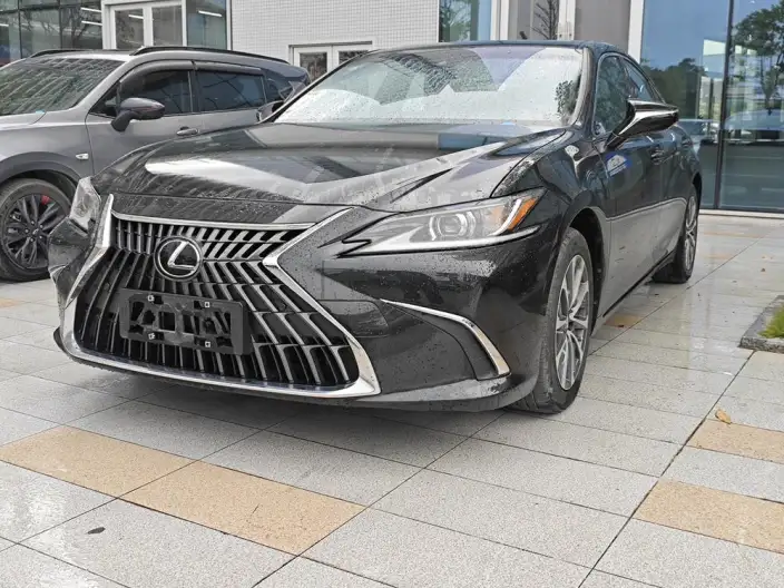 Lexus ES 2022 Model 300h Superior Edition