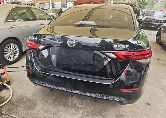 Nissan Sylphy 2021 1.6L XL CVT Enjoy – фото 11