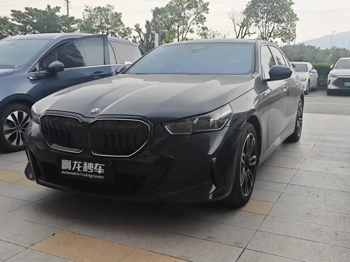 BMW 5 Series 2025 Model 530Li Leading Model M Sports Set