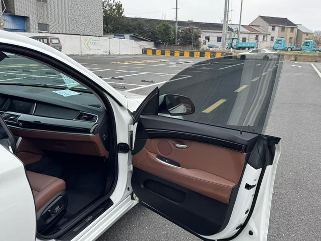 BMW 5 Series Gran Turismo 2015 модификация 528i Leading – фото 12