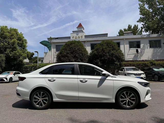 Geely Emgrand 2023 4th Gen Champion 1.5L CVT Luxury – фото 4