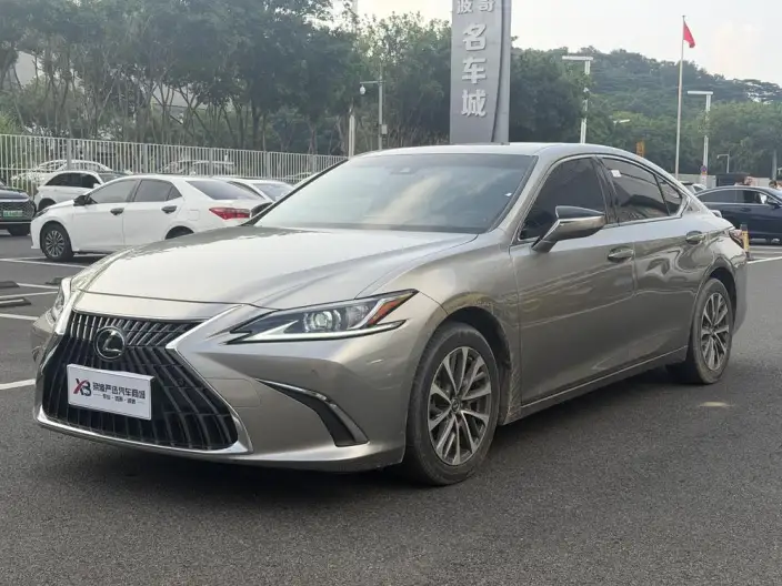 Lexus ES 2022 Model 300h Superior Edition