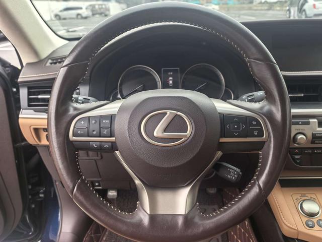 Lexus ES 2015 200 Elite – фото 13