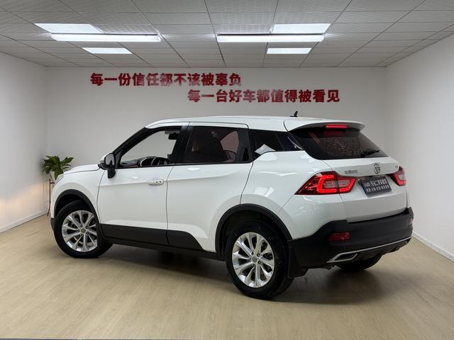 Zhonghua V3 2017 модификация 1.5L автоматическое Intelligent