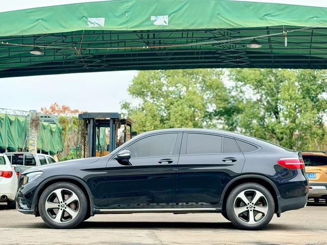 Mercedes-Benz GLC Coupe Модель 2019 года комплектация GLC 200 4MATIC Jiao Stonic Внедорожник – фото 5
