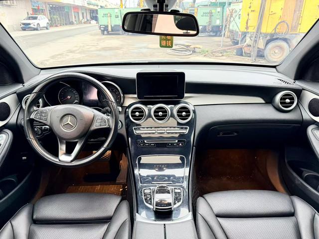 Mercedes-Benz GLC Coupe Модель 2019 года комплектация GLC 200 4MATIC Jiao Stonic Внедорожник – фото 7