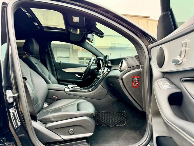 Mercedes-Benz GLC Coupe Модель 2019 года комплектация GLC 200 4MATIC Jiao Stonic Внедорожник – фото 8