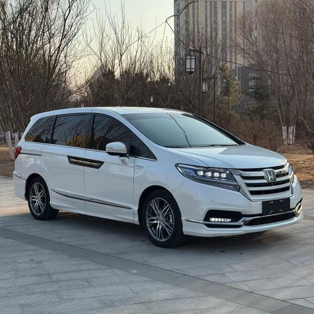 Honda Elysion 2019 2.0L e:HEV Ultimate – фото 3