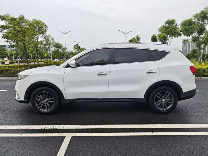 Dongfeng Fengguang 580 2020 Model 1.5T CVT Luxury Model