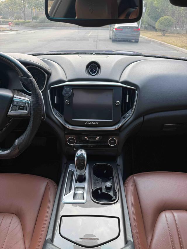 Ghibli 2014 модификация 3.0T S – фото 7