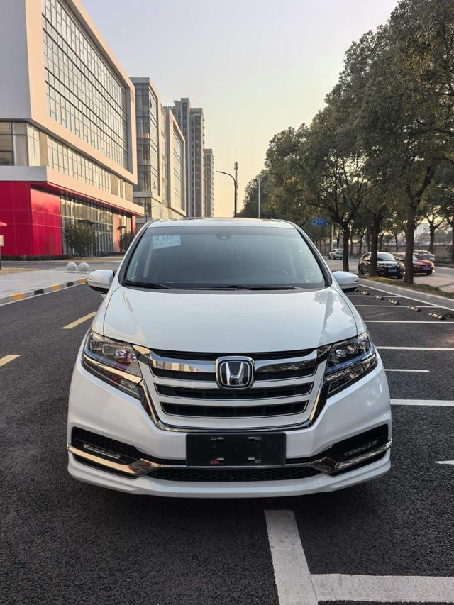Honda Elysion 2019 2.0L Sharp Hybrid Luxury – фото 3