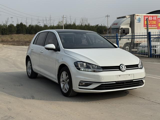 Volkswagen Golf 2018 230 TSI Automatic Comfort – фото 3