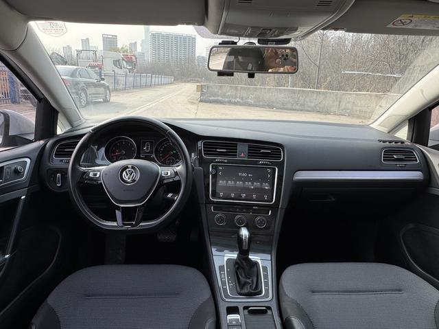 Volkswagen Golf 2018 230 TSI Automatic Comfort – фото 7