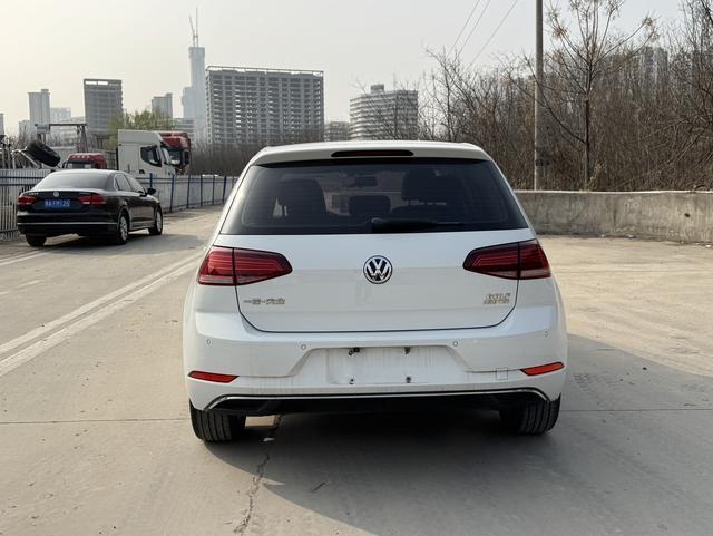 Volkswagen Golf 2018 230 TSI Automatic Comfort – фото 9