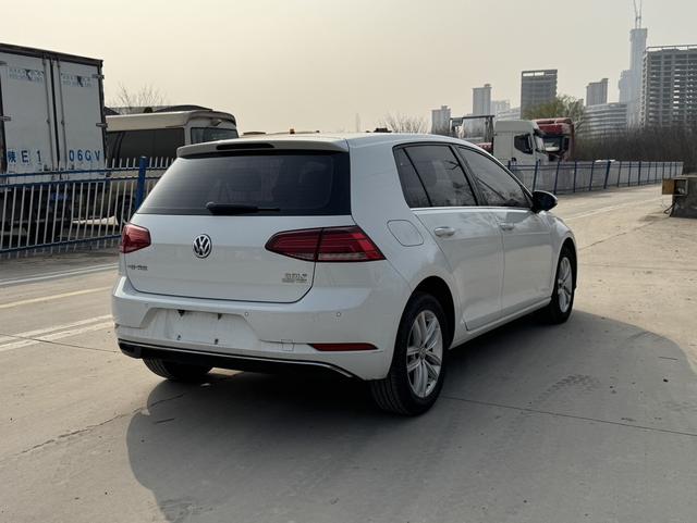 Volkswagen Golf 2018 230 TSI Automatic Comfort – фото 10