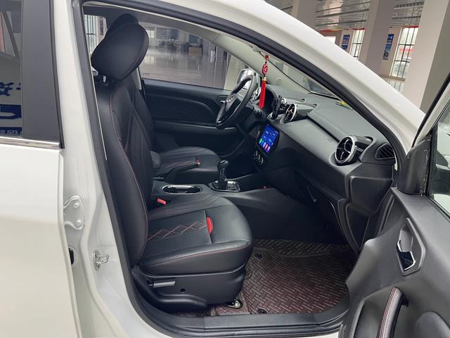 Soueast DX3 Модель 2018 года 1.5L Manual Prestige – фото 12