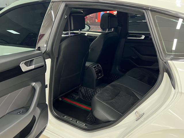 Volkswagen CC 2023 330TSI Dazzle Edition – фото 5