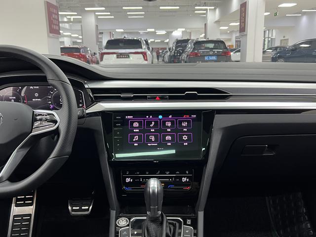 Volkswagen CC 2023 330TSI Dazzle Edition – фото 9