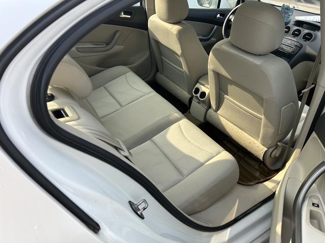 Peugeot 408 2013 2.0L Automatic Comfort – фото 9