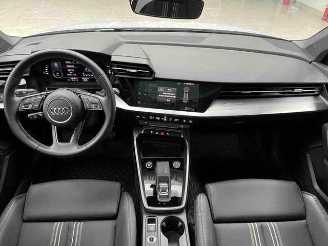Audi A3 2022 Sportback 35 TFSI Stylish Sportback – фото 2