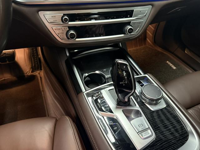 BMW 7 Series Модель 2019 года 740Li Leading M Sports Set – фото 9