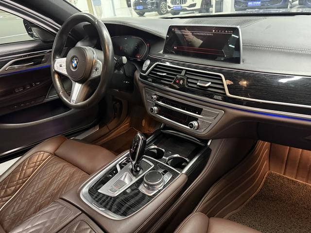 BMW 7 Series Модель 2019 года 740Li Leading M Sports Set – фото 12