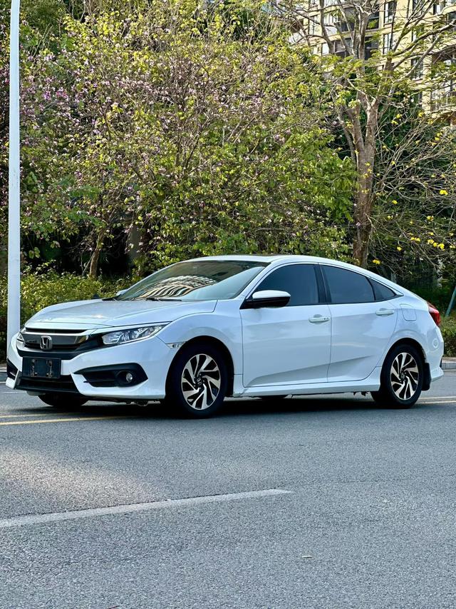 Honda Civic 2016 220TURBO CVT Luxury – фото 1
