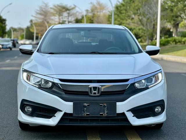 Honda Civic 2016 220TURBO CVT Luxury – фото 2