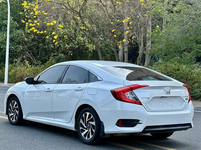 Honda Civic 2016 220TURBO CVT Luxury – фото 7
