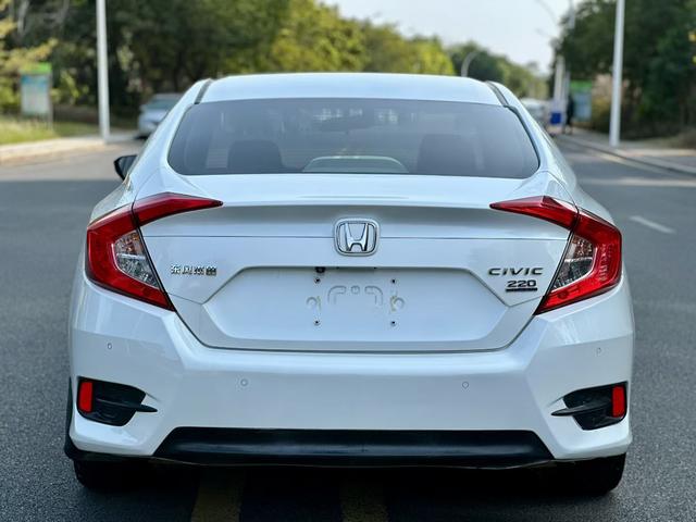 Honda Civic 2016 220TURBO CVT Luxury – фото 8