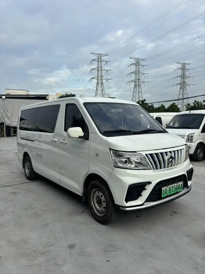 Ruixing EM80 2024 Model Comfort Model Back lift door 6 seat 270km 41.86kWh