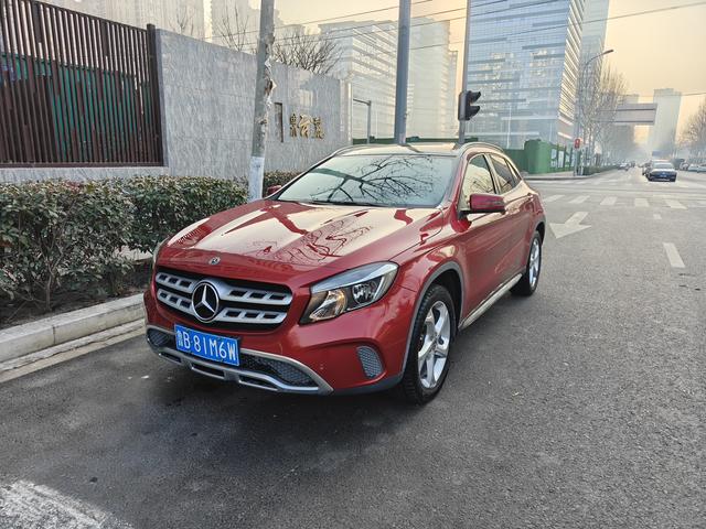 Mercedes-Benz GLA 2018 GLA 200 Fashion – фото 1