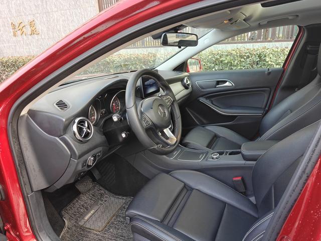 Mercedes-Benz GLA 2018 GLA 200 Fashion – фото 4