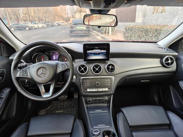 Mercedes-Benz GLA 2018 GLA 200 Fashion – фото 6