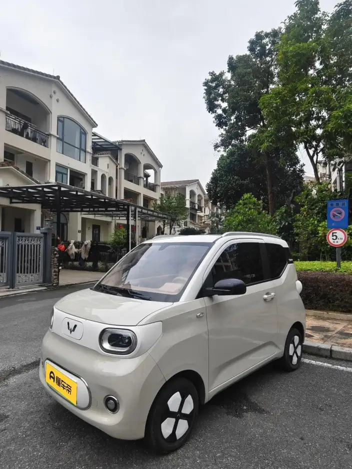 Wuling Hongguang MINIEV 2024 Model 215km Advanced version Lithium Iron Phosphate