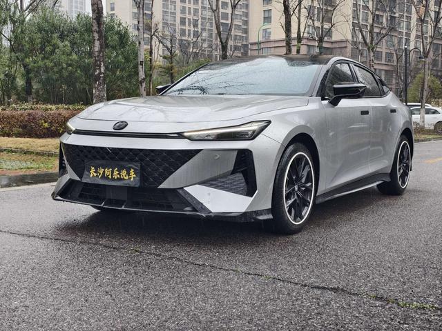 Changan UNI-V 2024 1.5T Premium Enjoy – фото 1