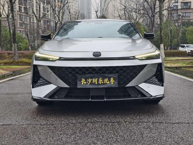 Changan UNI-V 2024 1.5T Premium Enjoy – фото 2