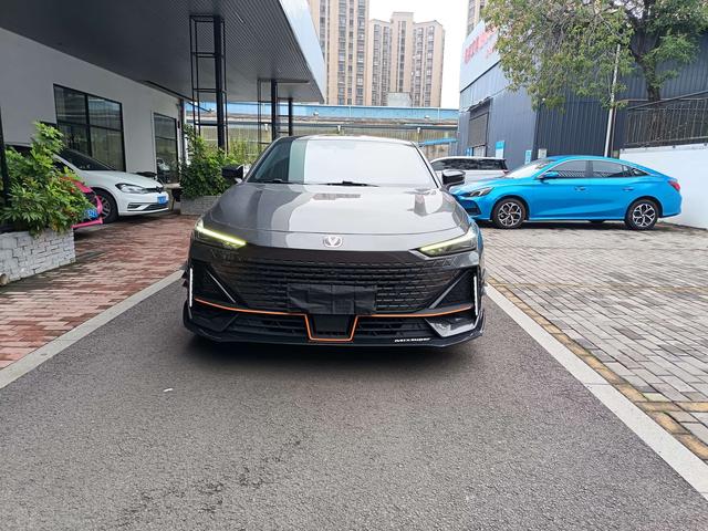 Changan UNI-V 2023 1.5T Premium Enjoy – фото 2