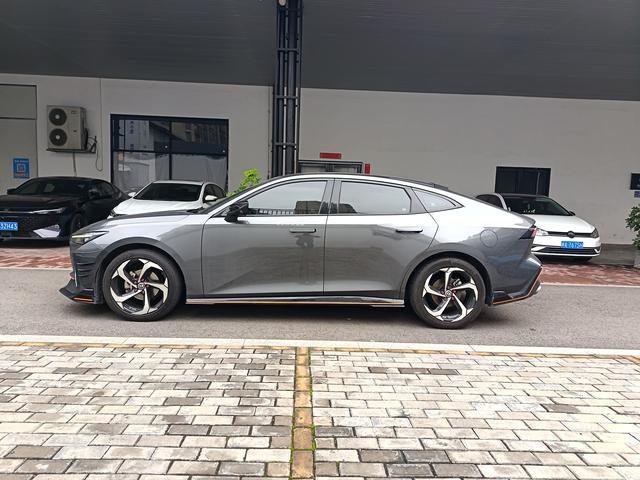 Changan UNI-V 2023 1.5T Premium Enjoy – фото 4